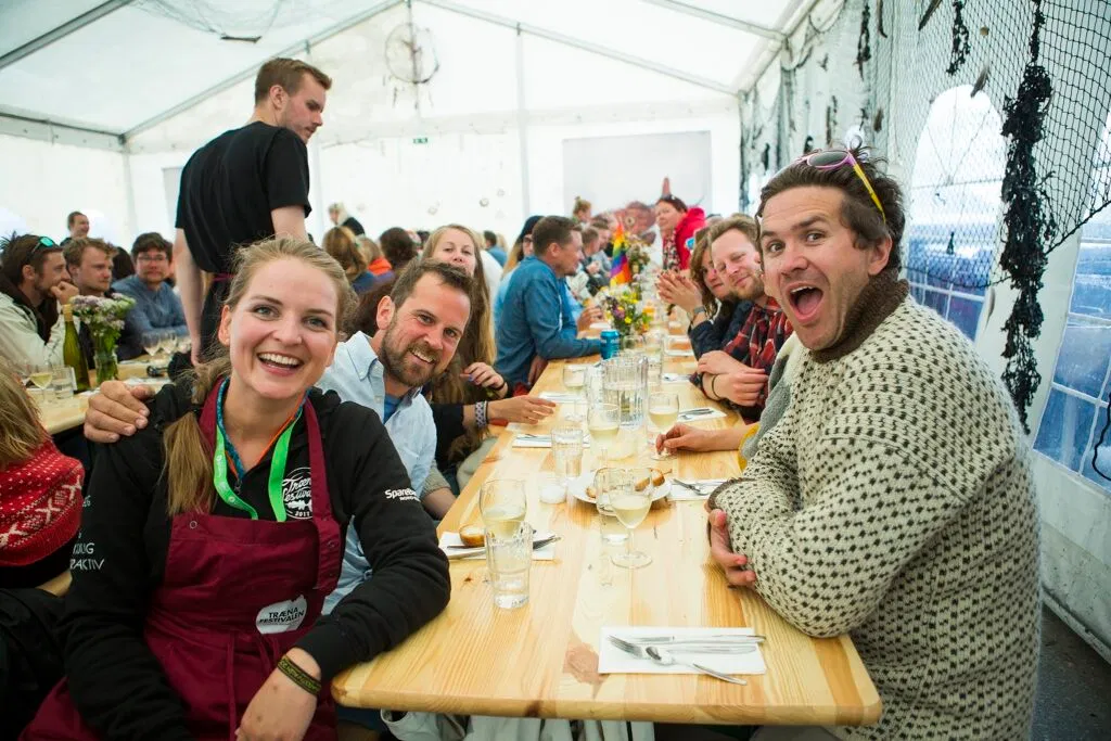 Dinner together in the festival tent. Photo Mats Grimsæth.