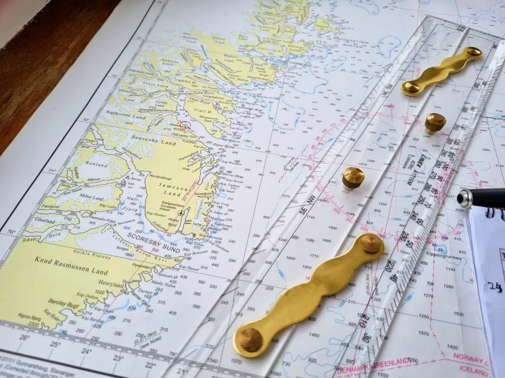 Navigation isn't straightforward when the map foundation isn't entirely reliable. According to the chart plotter, the ship is now well inland between mountains over 1,800 meters high.