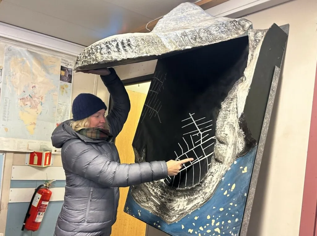 Anette studerer gruvegangene