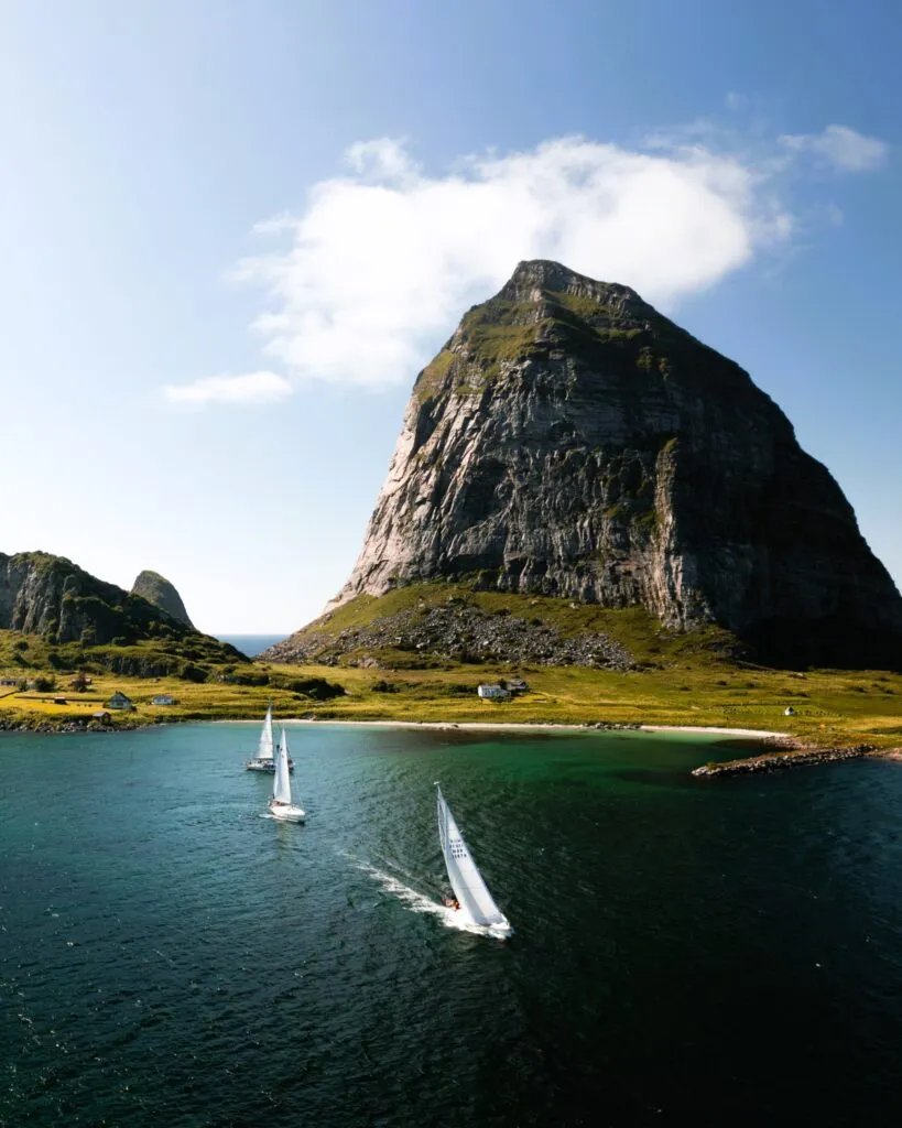 Arriving Træna with a sailing boat is something different... Photo Carl Filip Olsson.