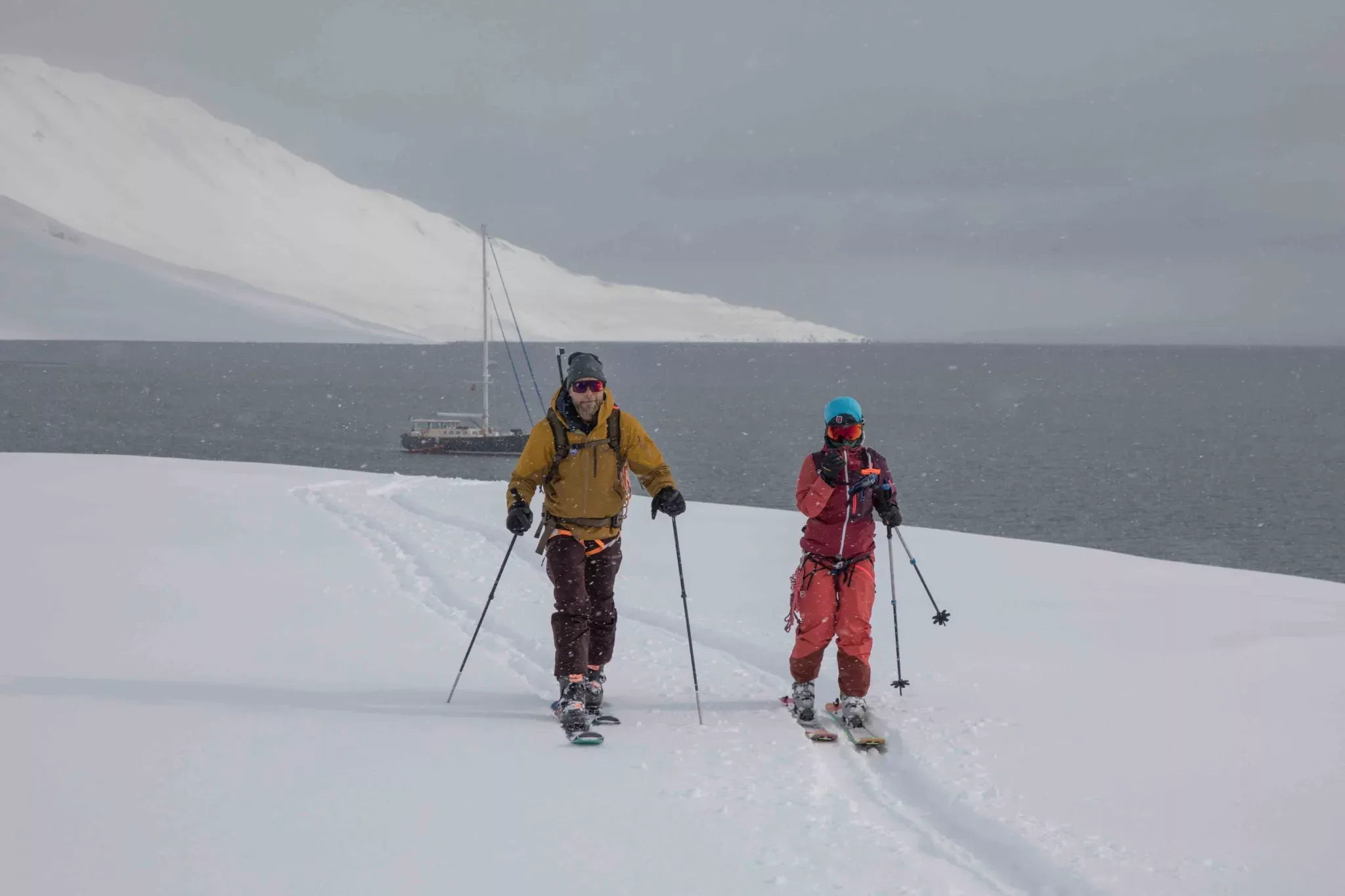 Ski and Sail Svalbard 2023 Skiing SeilNorge Foto Ulf Deecke 2