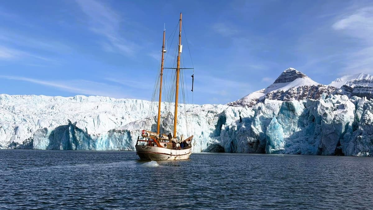 Ski and Sail Svalbard 2026 With Goxsheim Photo1Photo