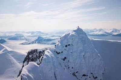Ski og seil Lyngen Fjell Helly Hansen Foto Baard Basberg
