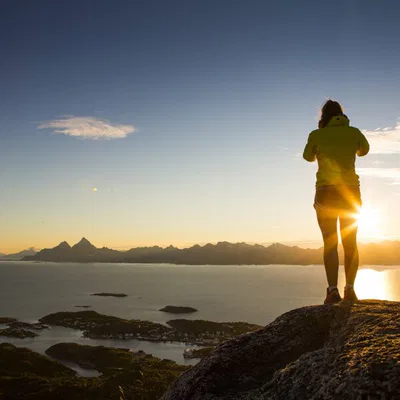 Soleil de minuit d'été aux Lofoten SeilNorge Photographie Mats Grimseth
