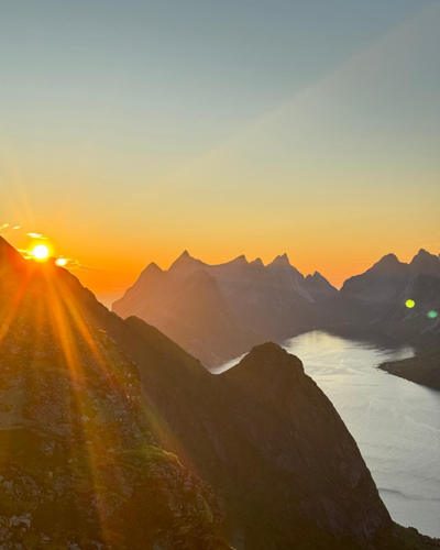 Det beste av Lofoten Fotturer Reinebringen Foto Emily Webber