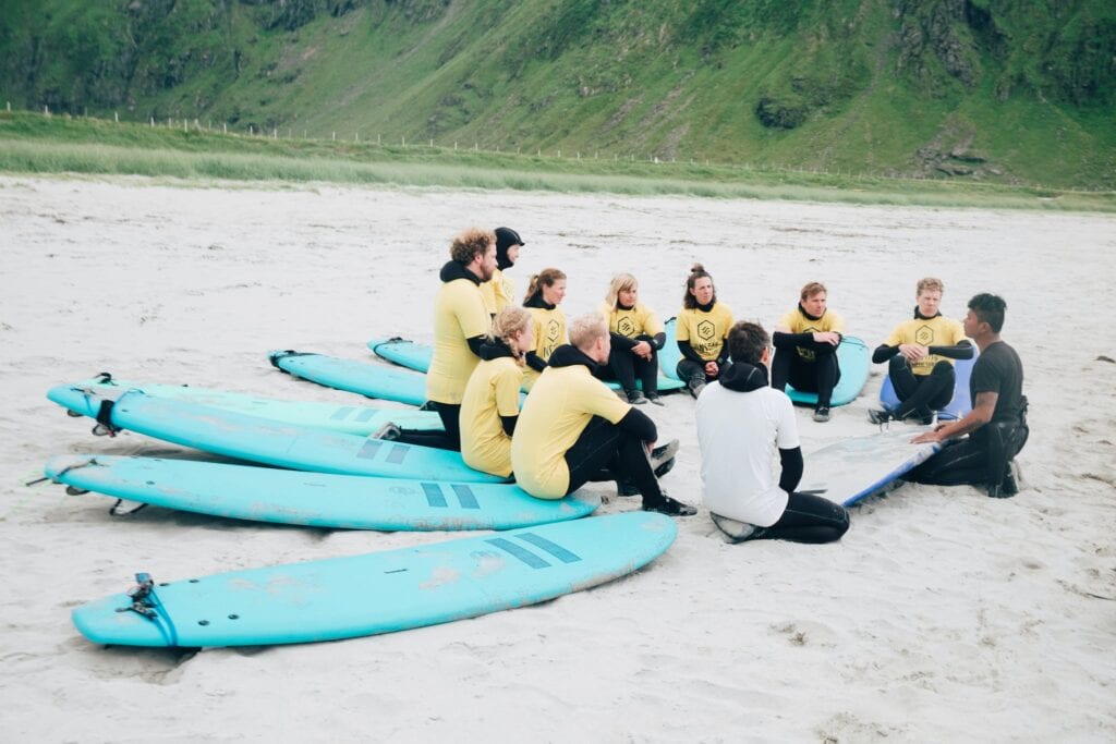 Surfing på Unstad Arctic Surf